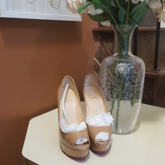 SOLD Authentic Christian louboutin - Picture 7 of 9